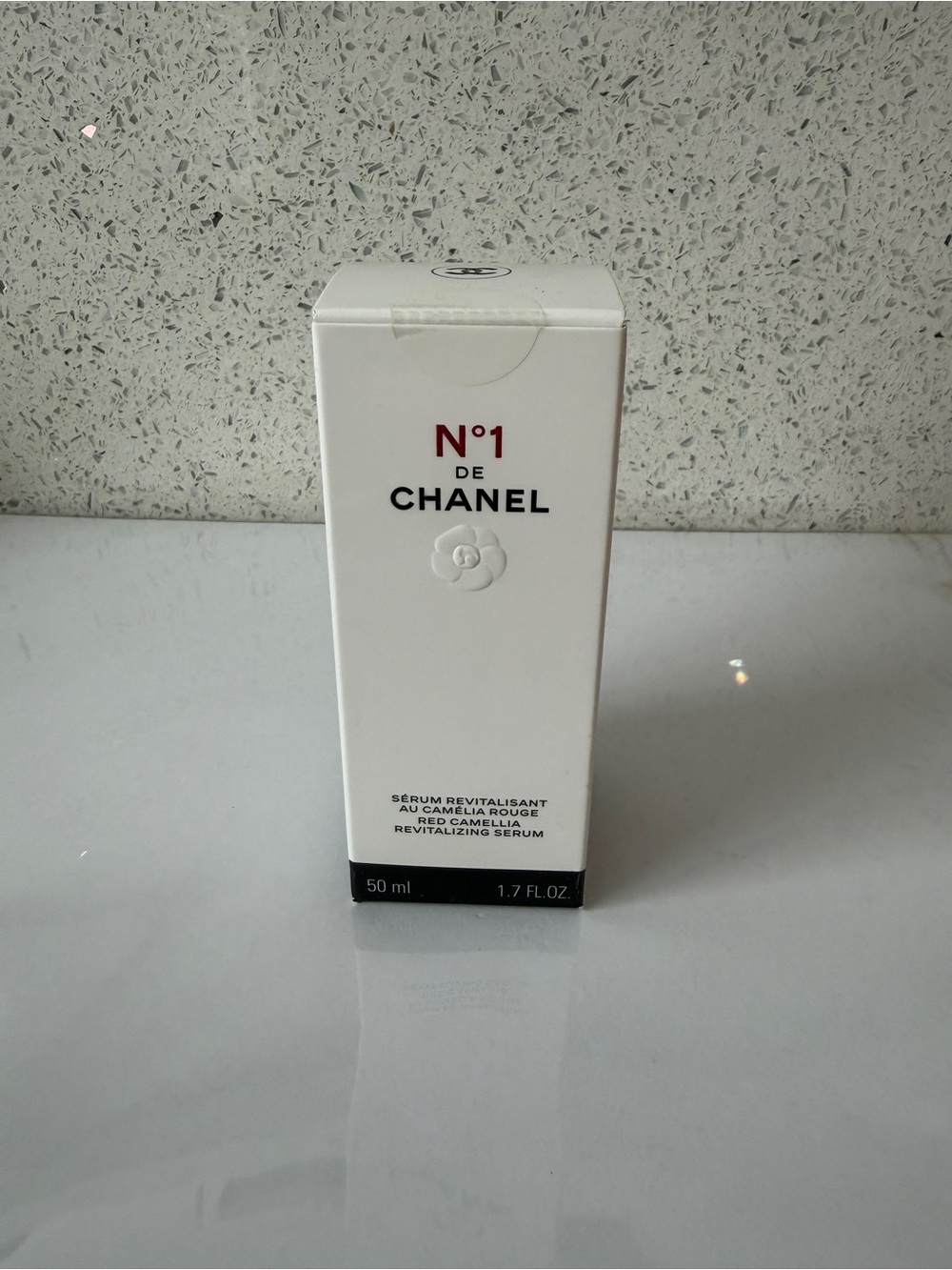 CHANEL N°1 Revitalizing Serum -